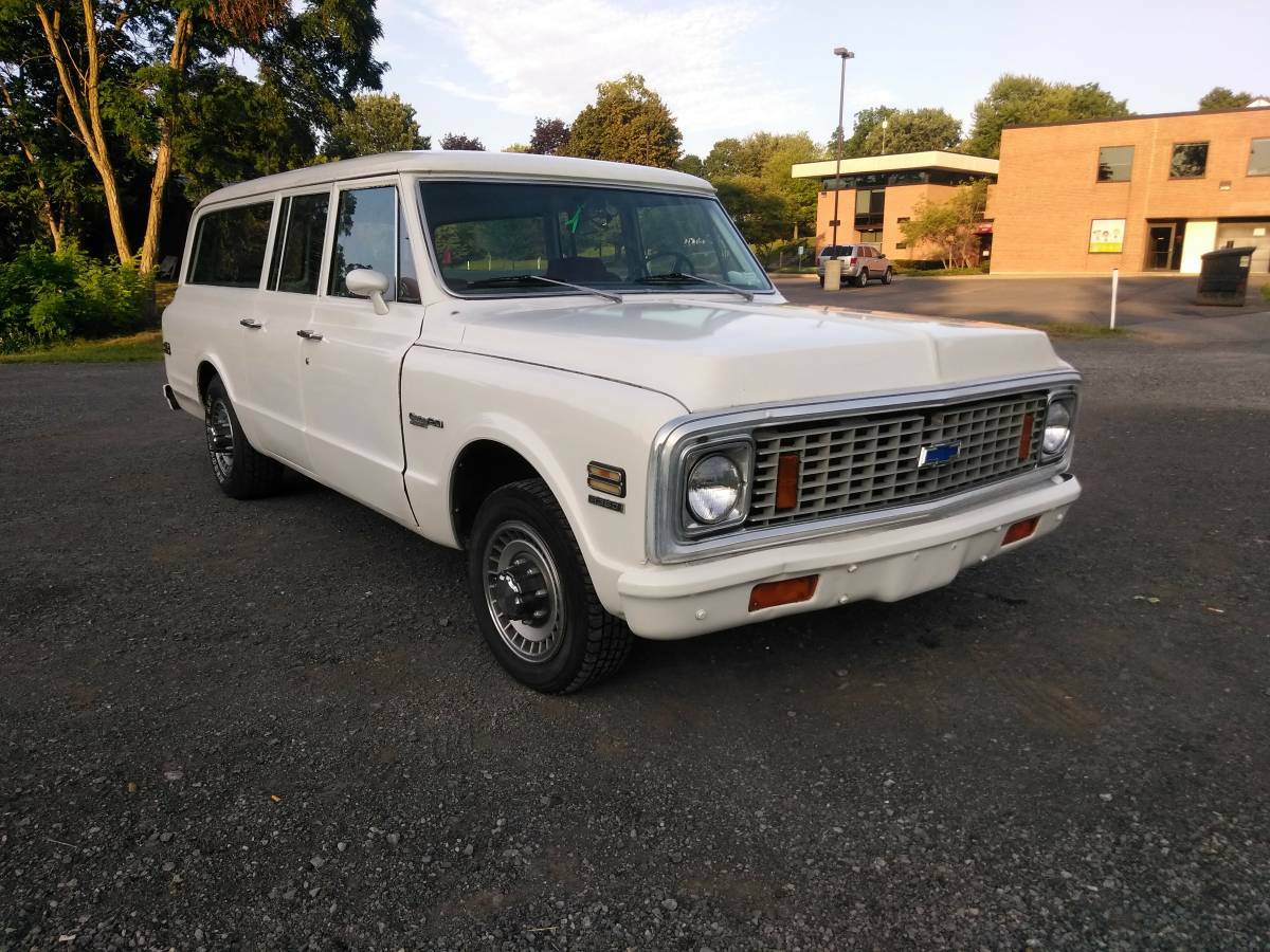 1972 Chevrolet Suburban 5 Door | Deadclutch