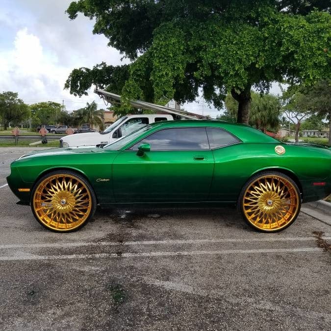 2009 Dodge Challenger RT/SRT On 30″ Asanti’s