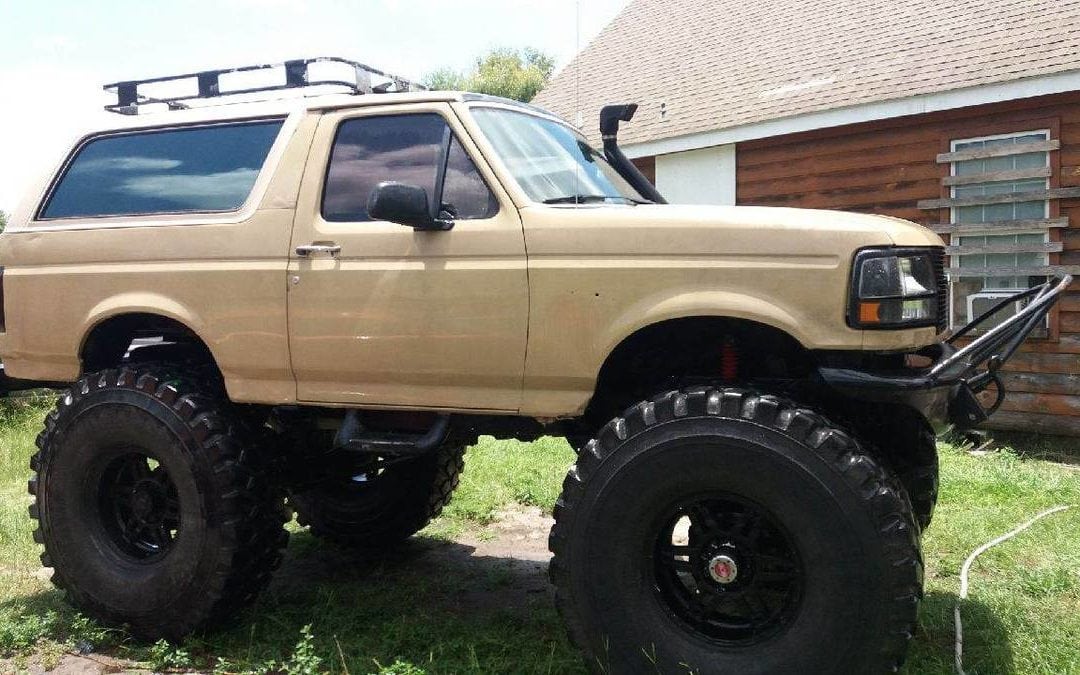 1994 Ford Bronco Eddie Baurer w/ 53″ Military Tires